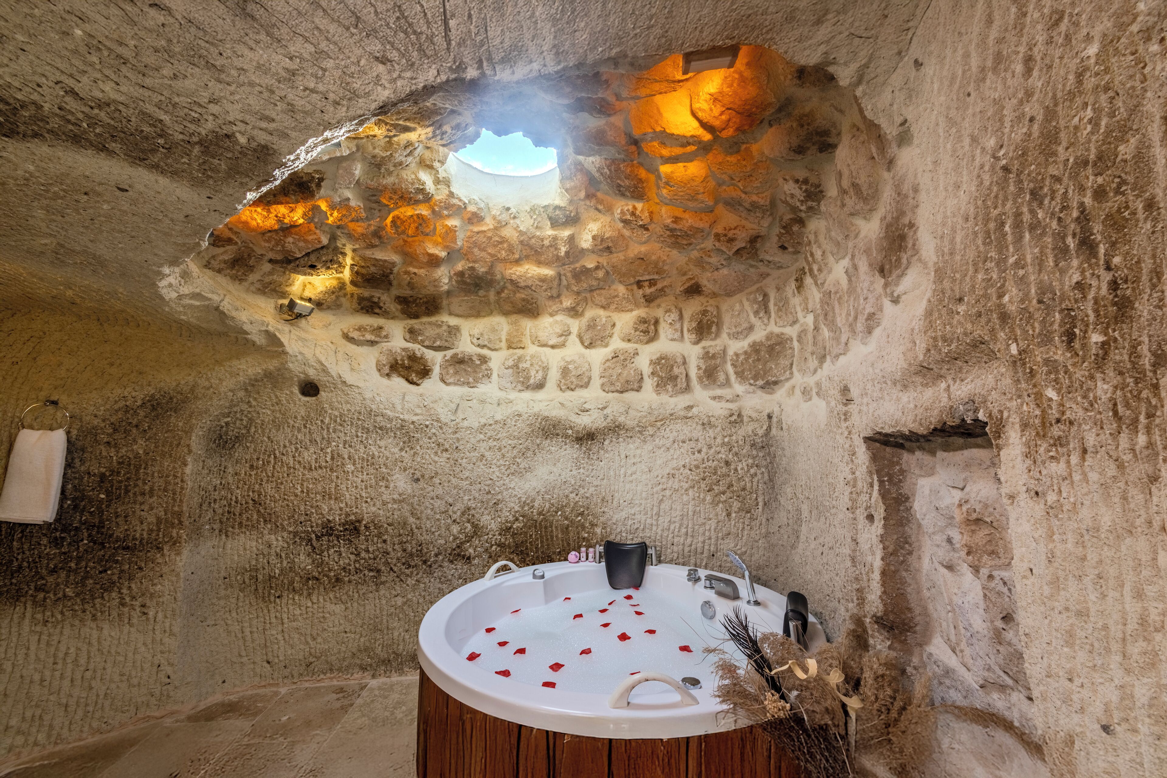 Deluxe-Suite | Badezimmer | Badewanne und Dusche (separat), Whirlpool, Hydromassagedusche