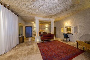 Suite estudio romántica, alberca privada | Escritorio, espacio para trabajar con laptop y wifi gratis 