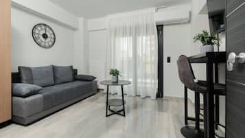 Deluxe Apartment | Iron/ironing board, free WiFi