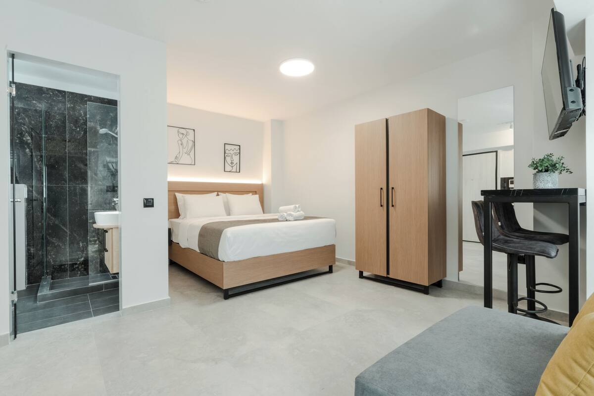 شقة إستديو واسعة | مكواة/لوح كي وواي فاي مجانًا