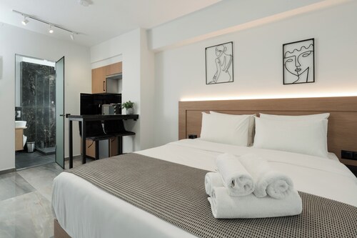 TOWER 15 Suites Nilie Hospitality MGMT