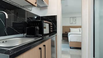 Deluxe Apartment | Private kitchen | Mini-fridge, oven, stovetop, espresso maker