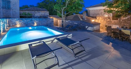 Villa „Callisto“ mit Bergblick, WLAN und Klimaanlage