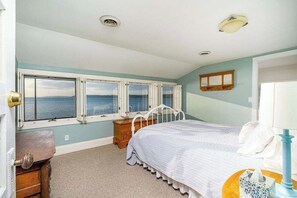 6 bedrooms, desk, iron/ironing board, WiFi