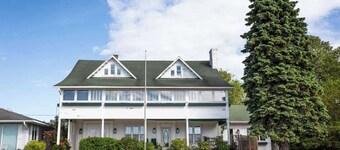 The Inn at Beulah Beach on Crystal Lake