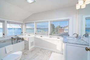 Dusj, hårføner og håndklær