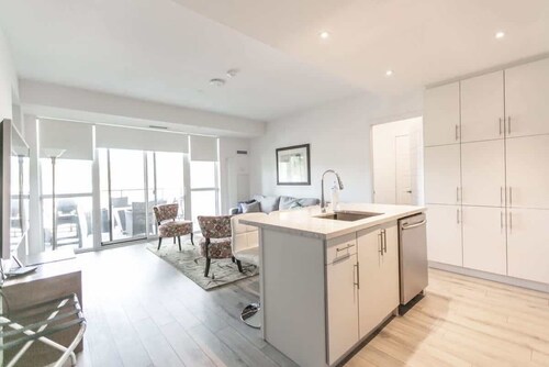 Modern 2BR Getaway w/ Balcony, BBQ & Parking