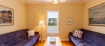 Bluesky Breeze Cottage