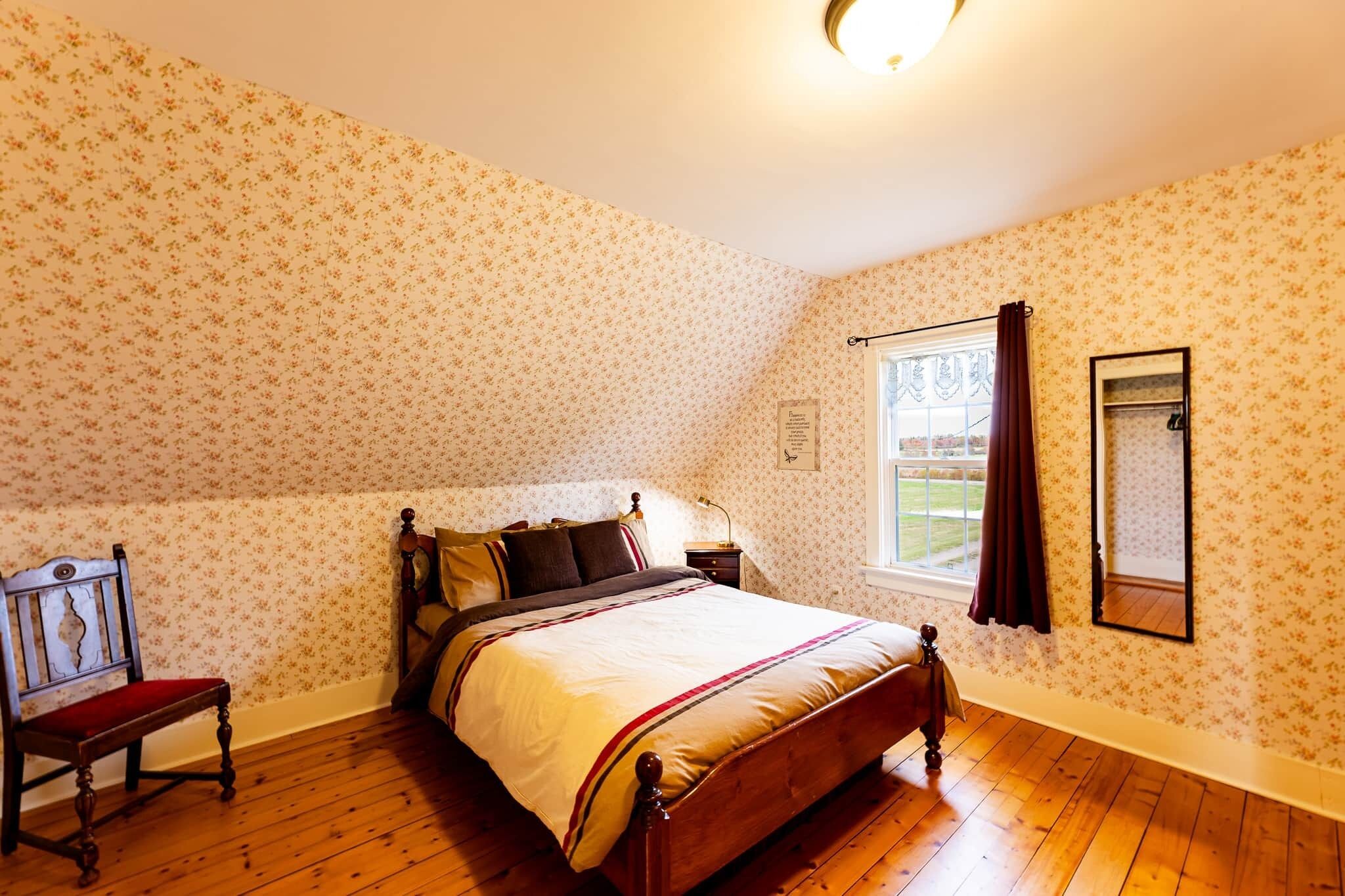 5 bedrooms, iron/ironing board, free WiFi, bed sheets