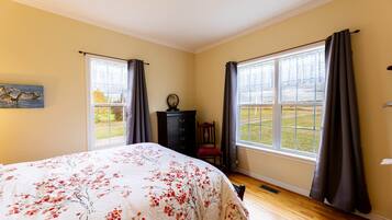 5 bedrooms, WiFi, bed sheets