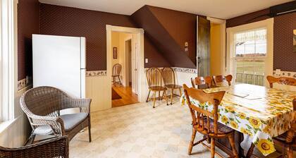 Historic PEI Cottage with Modern Comforts, Riverside Views & Family-Friendly Fun