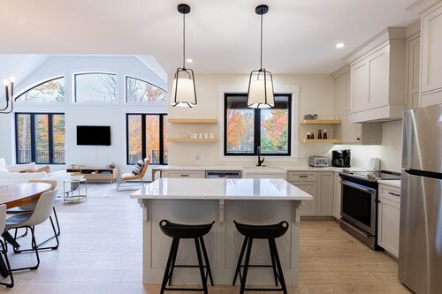 Harper House: Bright 3-Bed PEI Retreat with Deck, Firepit & Shared Beach Access