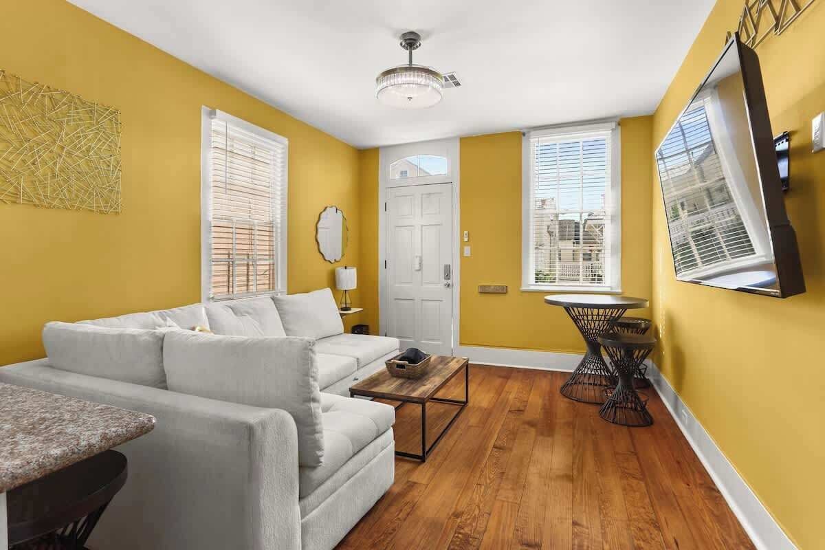 智能电视、办公室