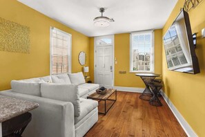 智能电视、办公室