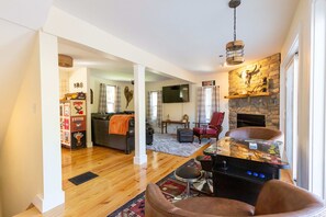 Game room - Riverfront Cabin Getaway (Jackson)