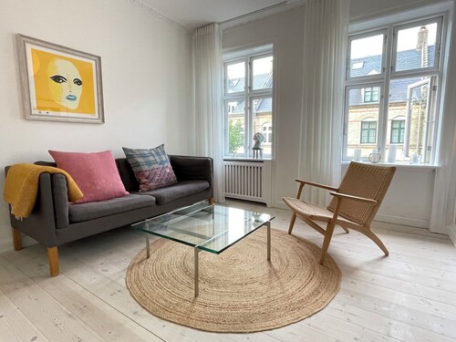 Classic townhouse near beach, park and metro