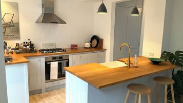 Køleskab, ovn, kogeplade, opvaskemaskine