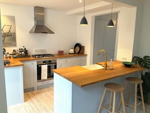 Réfrigérateur, four, plaque de cuisson, lave-vaisselle