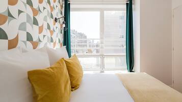 Appartement, vue jardin | Literie hypoallergénique, surmatelas, décoration personnalisée