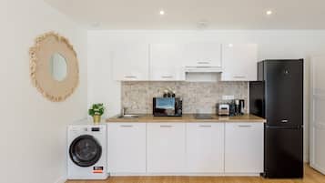 Apartamento, vista para o jardim | Cozinha privada | Geladeira, micro-ondas, cooktop, torradeira