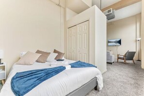 1 habitación, tabla de planchar con plancha, wifi y ropa de cama 