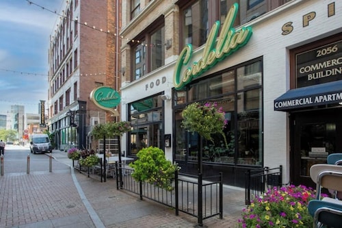 Downtown · Gym  · Sauna · Parking · Pet Friendly