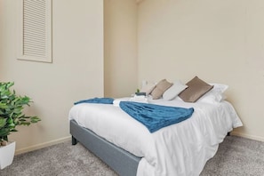 1 chambre, fer et planche à repasser, Wi-Fi, literie fournie