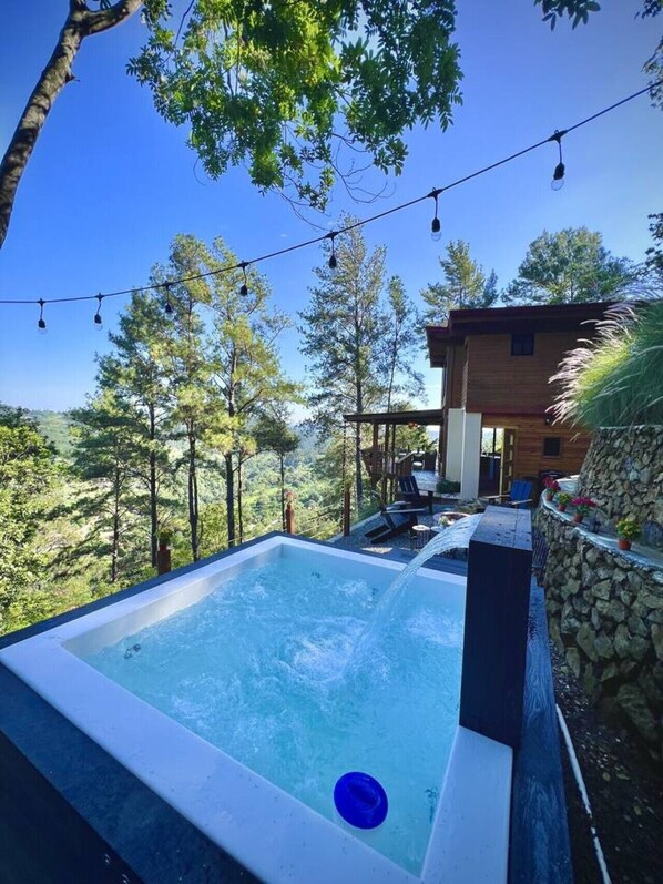 Outdoor spa tub