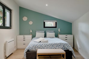 5 Schlafzimmer, Schreibtisch, Bügeleisen/Bügelbrett, Reisekinderbett