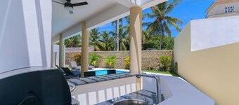 3BR-4BD Villa, 3 min beach walk