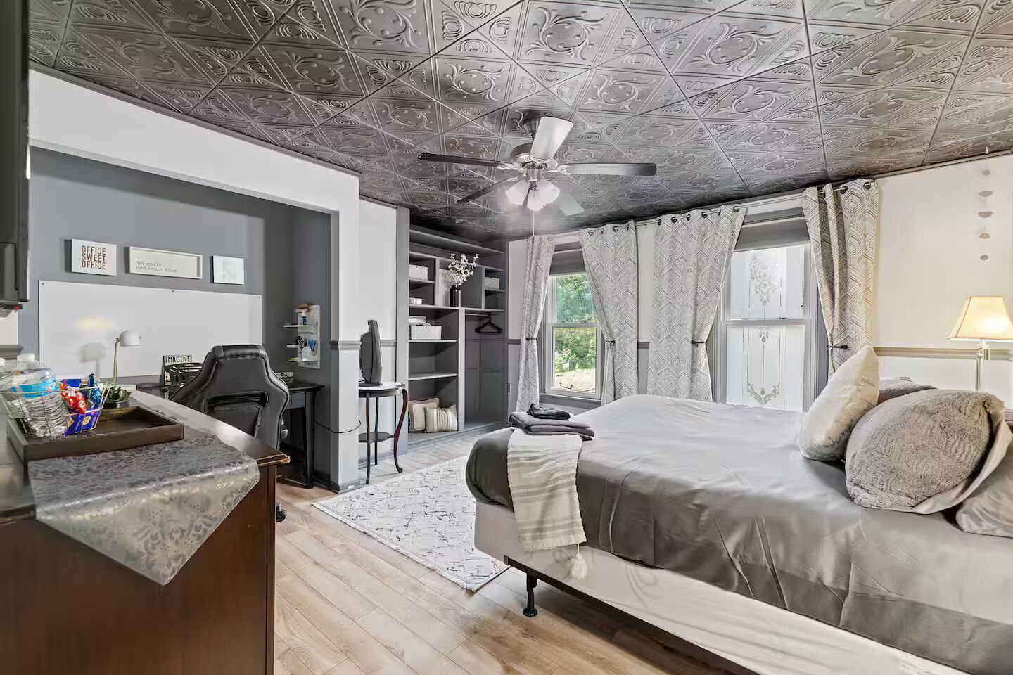 مكواة/لوح كي وواي فاي وملاءات أسرّة