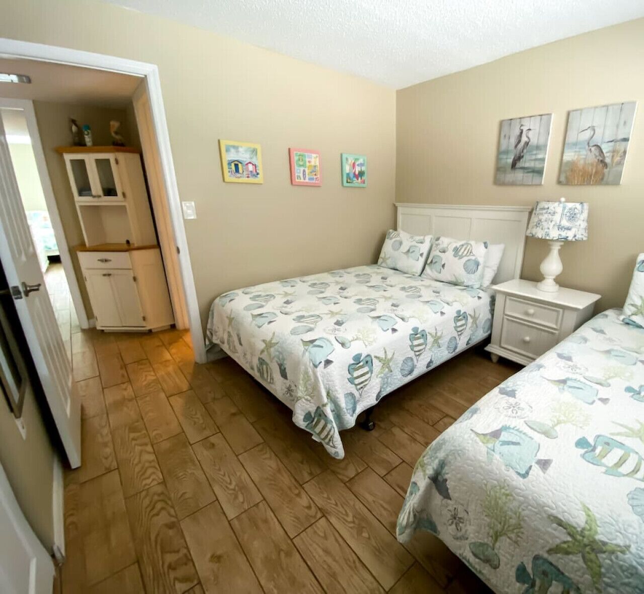 2 Schlafzimmer, Schreibtisch, Bügeleisen/Bügelbrett, WLAN