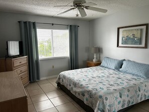 2 bedrooms, desk, iron/ironing board, WiFi