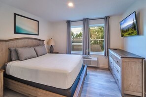 Skrivebord, wi-fi (inkludert) og sengetøy