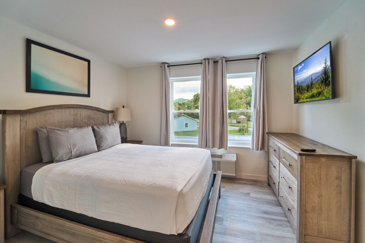 Desk, travel crib, WiFi (free), bed sheets
