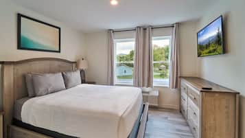 Desk, travel crib, WiFi (free), bed sheets