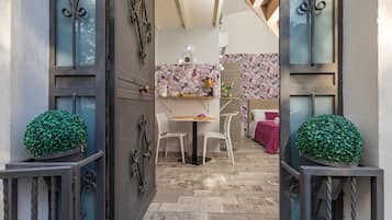 2 soverom, skrivebord, strykejern/-brett og wi-fi