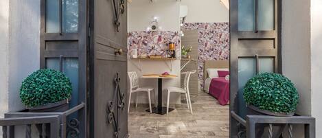 2 多间卧室、WiFi、床单