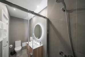 Shower, hair dryer, towels, soap - Atlantic Blue 2 - central with garage (Funchal)