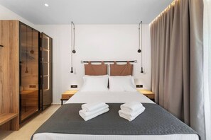 1 makuuhuone, työpöytä, silitysrauta/-lauta, vauvan matkasänky