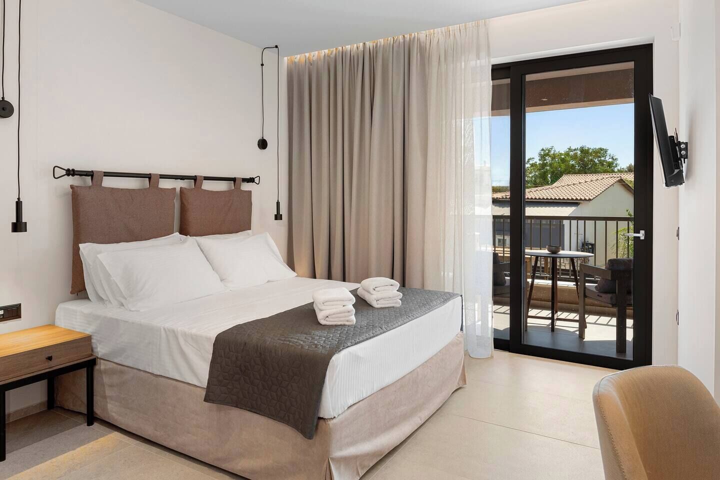 1 bedroom, desk, iron/ironing board, travel crib