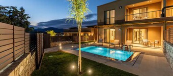 Suite Iris with pool and garden next to Heraklion by Kalles Homes & Suites