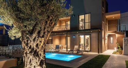 Suite Elaia with pool and garden next to Heraklion by Kalles Homes & Suites