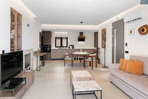 Smart-TV, peis og bøker