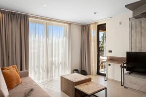 Smart-TV, Kamin, Bücher