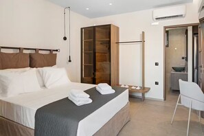2 bedrooms, desk, soundproofing, iron/ironing board