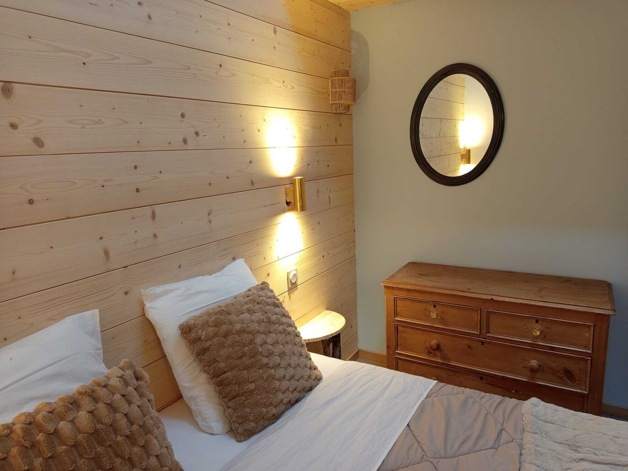 2 habitaciones, tabla de planchar con plancha, wifi y ropa de cama 