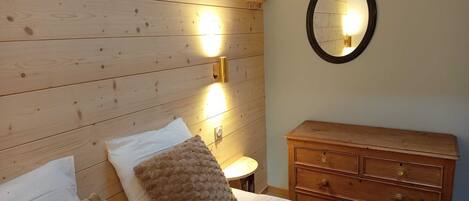 2 chambres, fer et planche à repasser, Wi-Fi, draps fournis