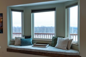 4 عدّة غرف نوم ومكتب ومكواة/لوح كي وسرير سفر