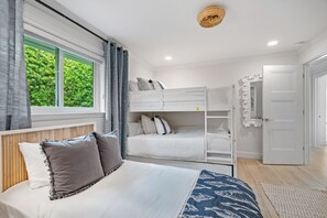 4 Schlafzimmer, Bügeleisen/Bügelbrett, Reisekinderbett, kostenloses WLAN